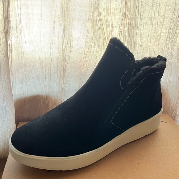 ❄️ Clarks Collection Warm-Lined Suede Sooties - Lyton Star - Color: Black ❄️ - Picture 4 of 6